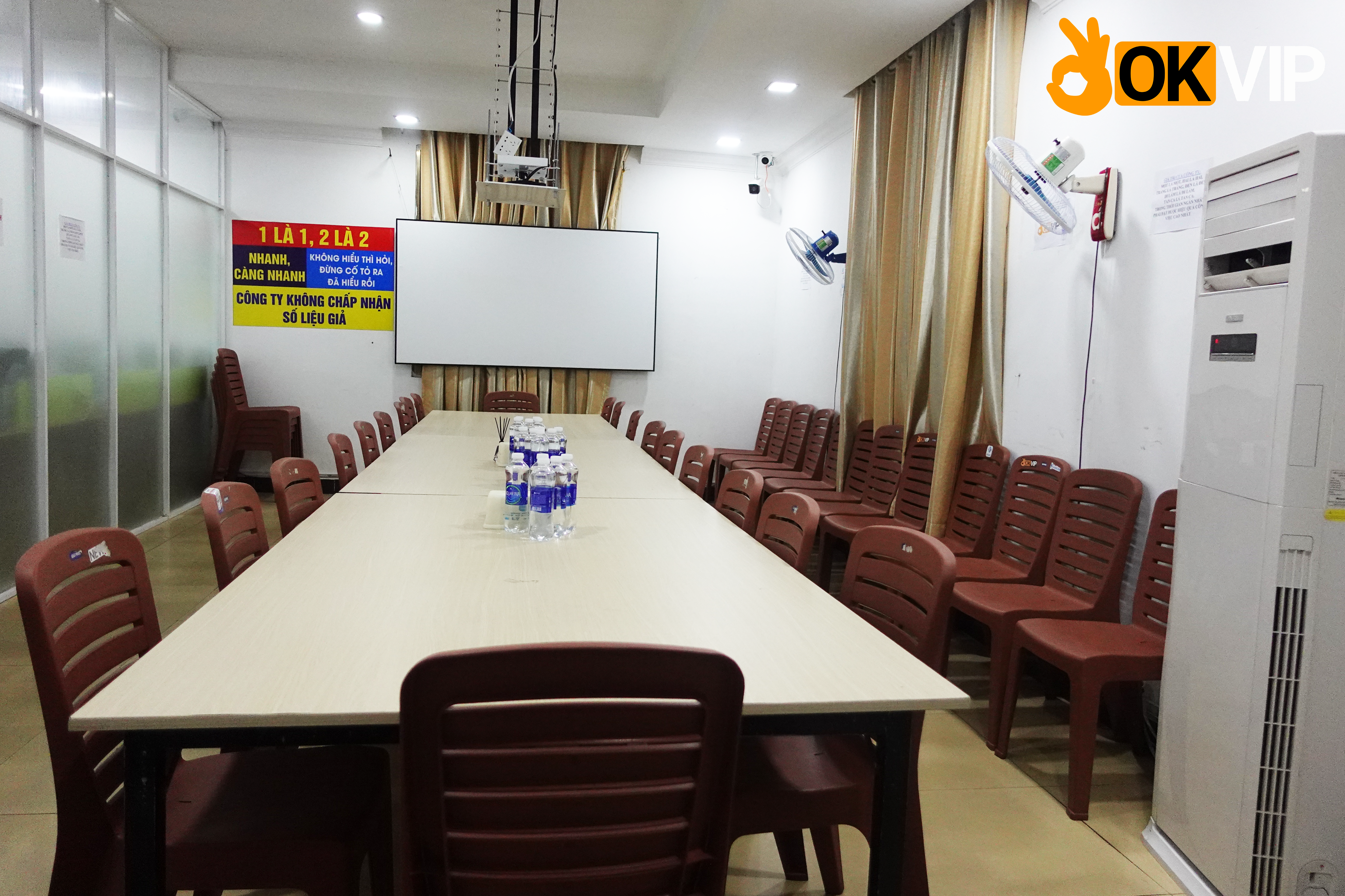Văn phòng họp của OKVIP